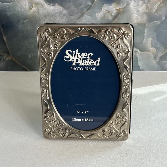 VTG Silver Plated Photo Frame Ornate Embossed Bows, Florals & Butterflies 5"x7" - Picture 2 of 9